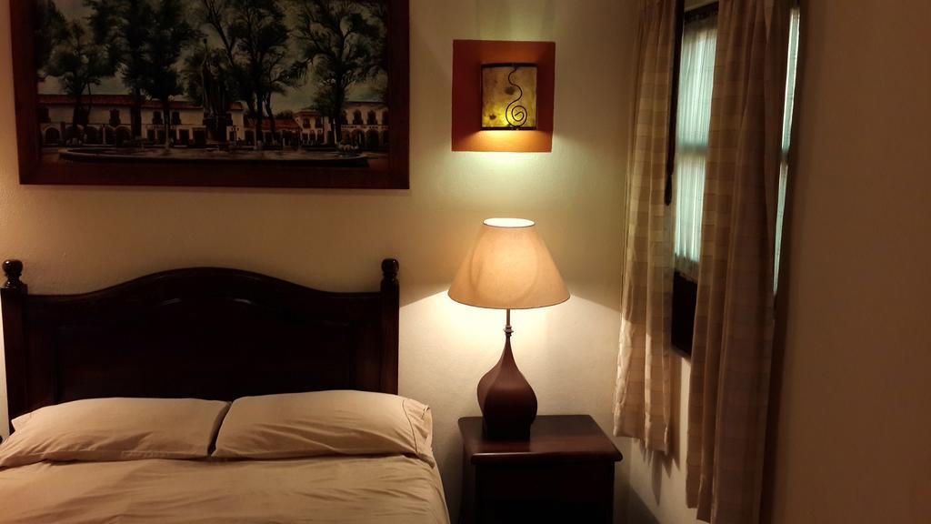 Hotel Casa Del Virrey & Suites Morelia Exterior photo