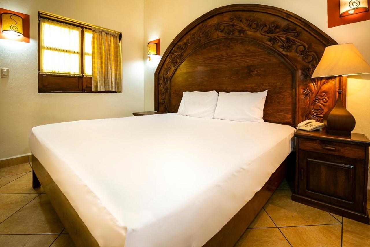 Hotel Casa Del Virrey & Suites Morelia Exterior photo