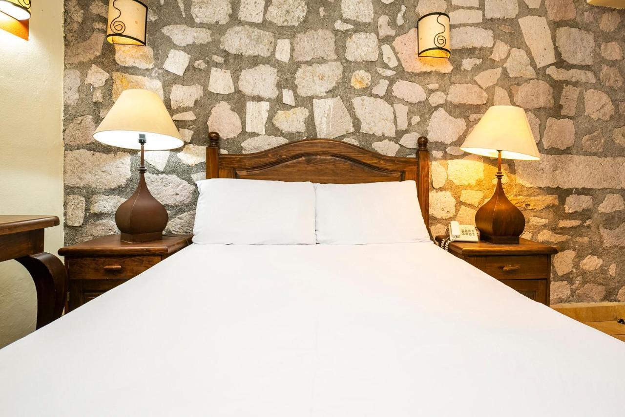 Hotel Casa Del Virrey & Suites Morelia Exterior photo