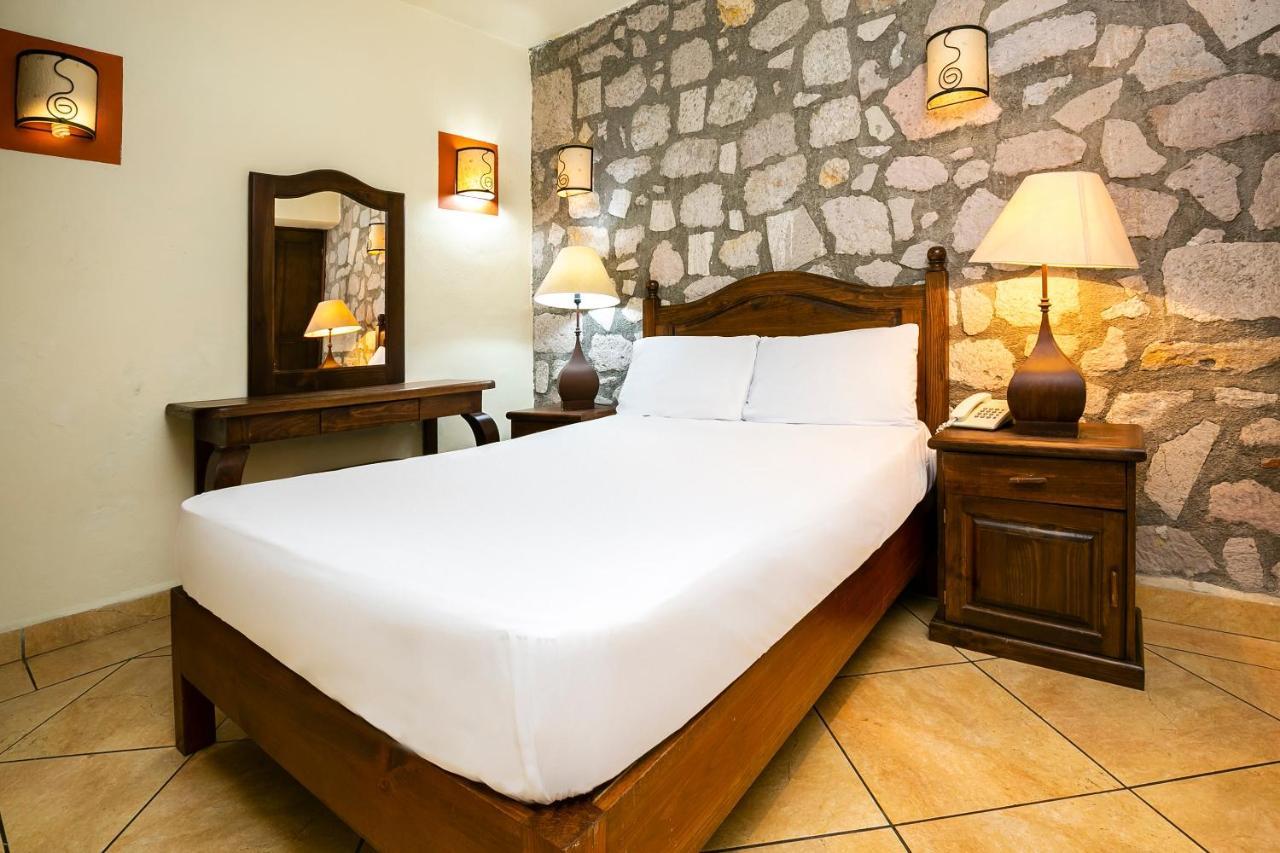Hotel Casa Del Virrey & Suites Morelia Exterior photo