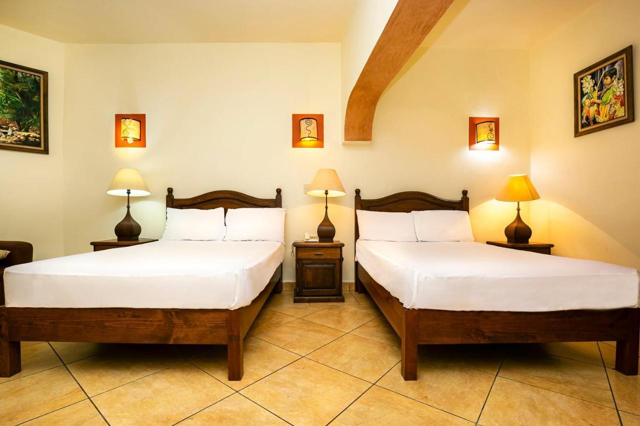 Hotel Casa Del Virrey & Suites Morelia Exterior photo